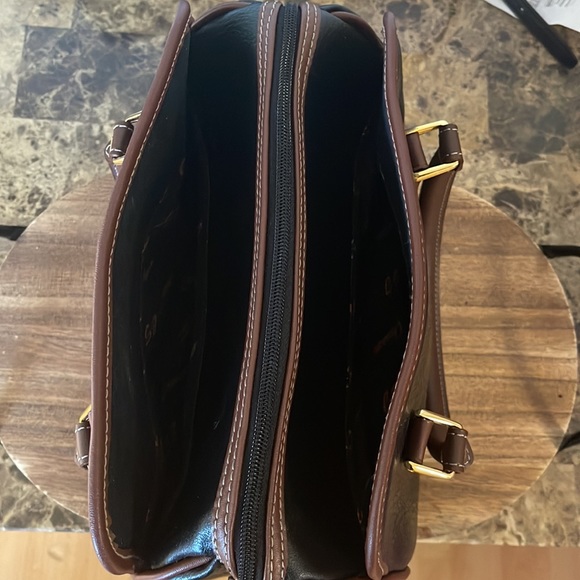 Bag is used but in good condition. - Picture 3 of 7